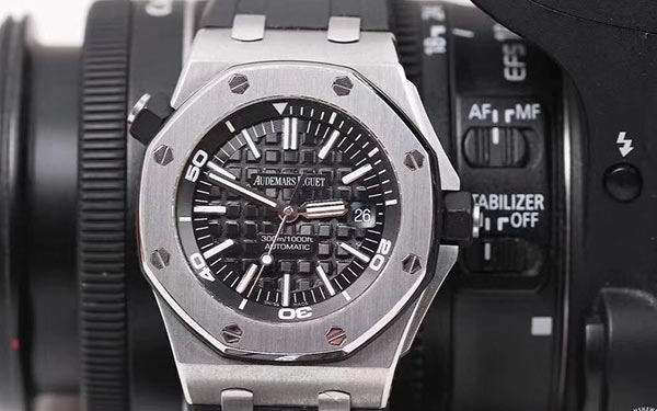 愛彼腕表磕碰了處理技巧集錦（避免損傷與恢復手表光澤方法）（圖）